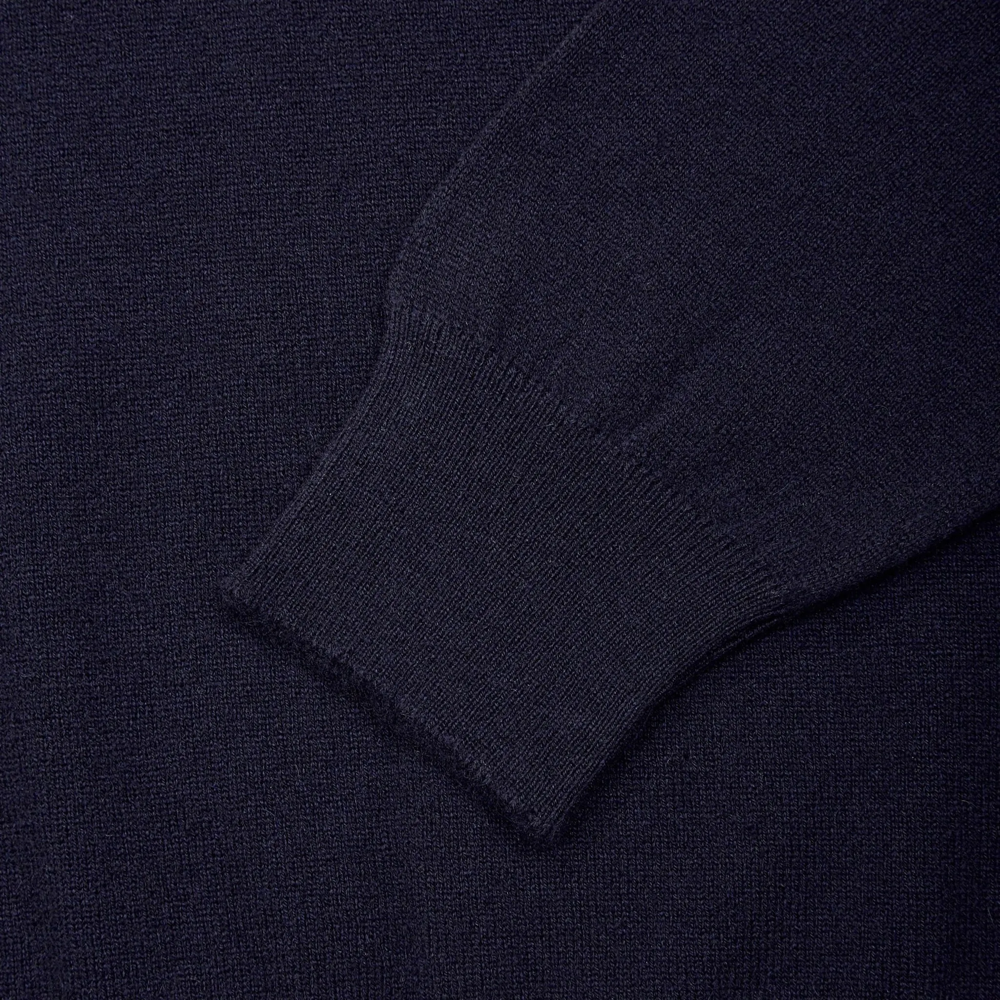 Cashmere crew neck in navy