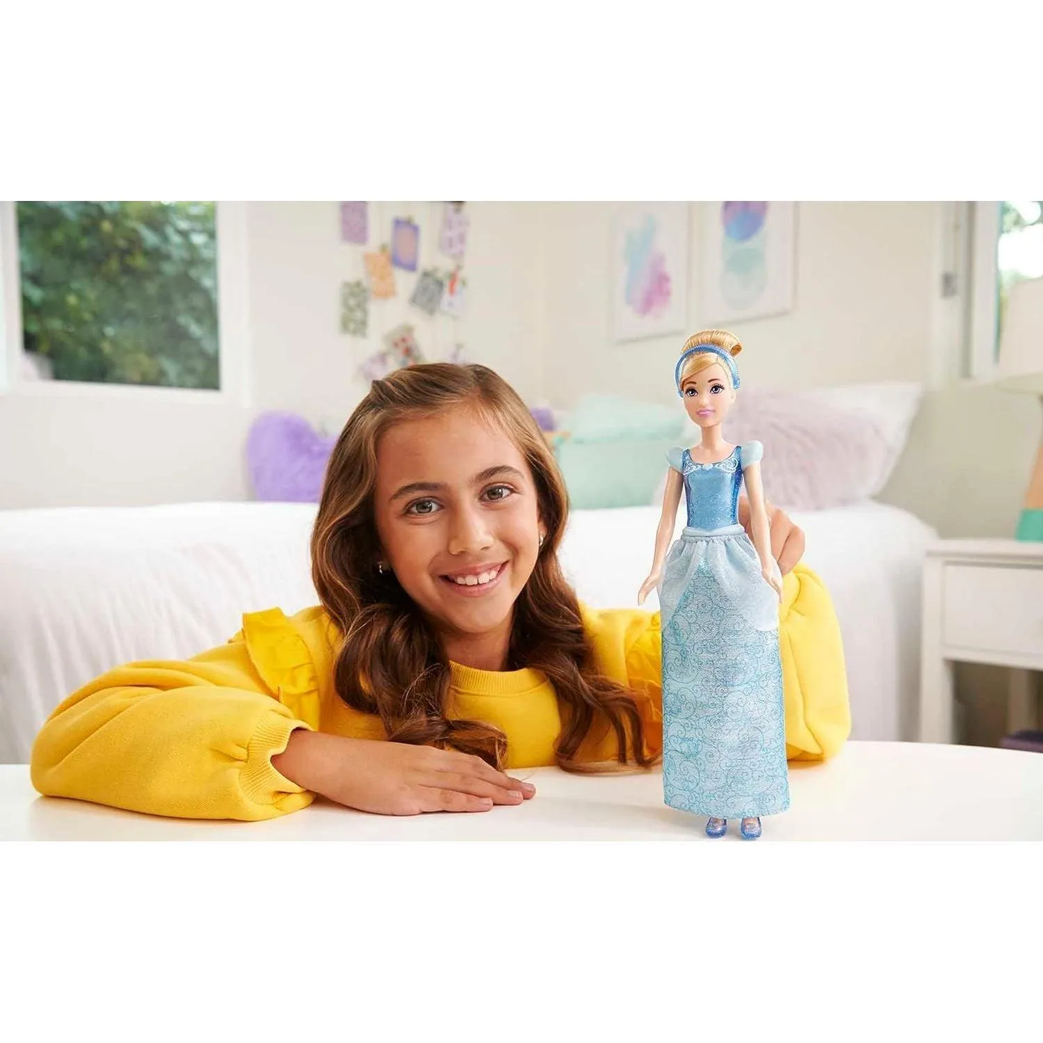 Mattel Disney Princess Dolls,Cinderella Posable Fashion Doll with Sparkling Clothing and Accessories