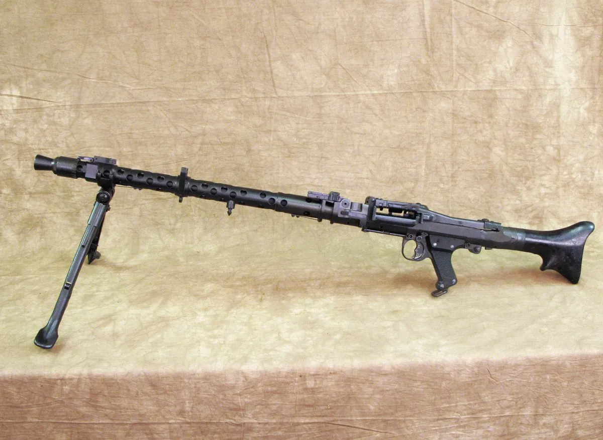 Original WWII German MG 34 Display Machine Gun- dot 1943 & Partially Matched Serial Numbers